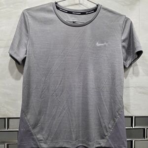 Nike Women's Light Gray Short-Sleeve Performance Tee